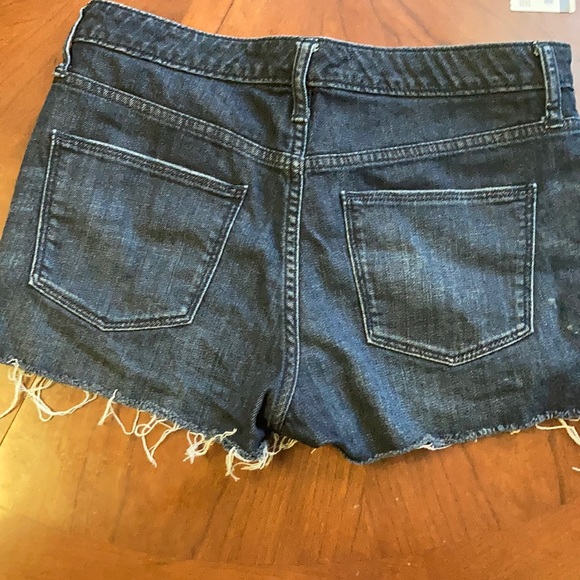 Frayed denim shorts - Picture 3 of 3